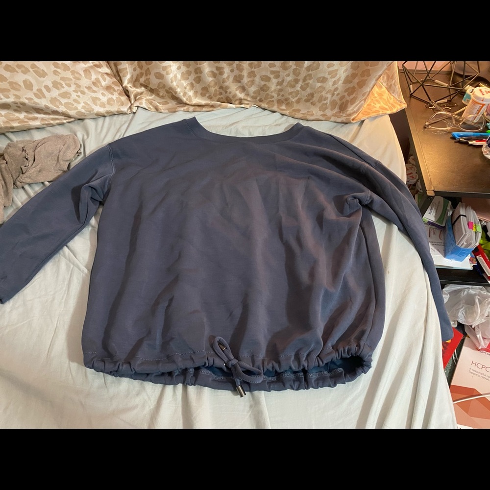 Quarter sleeve crew neck
